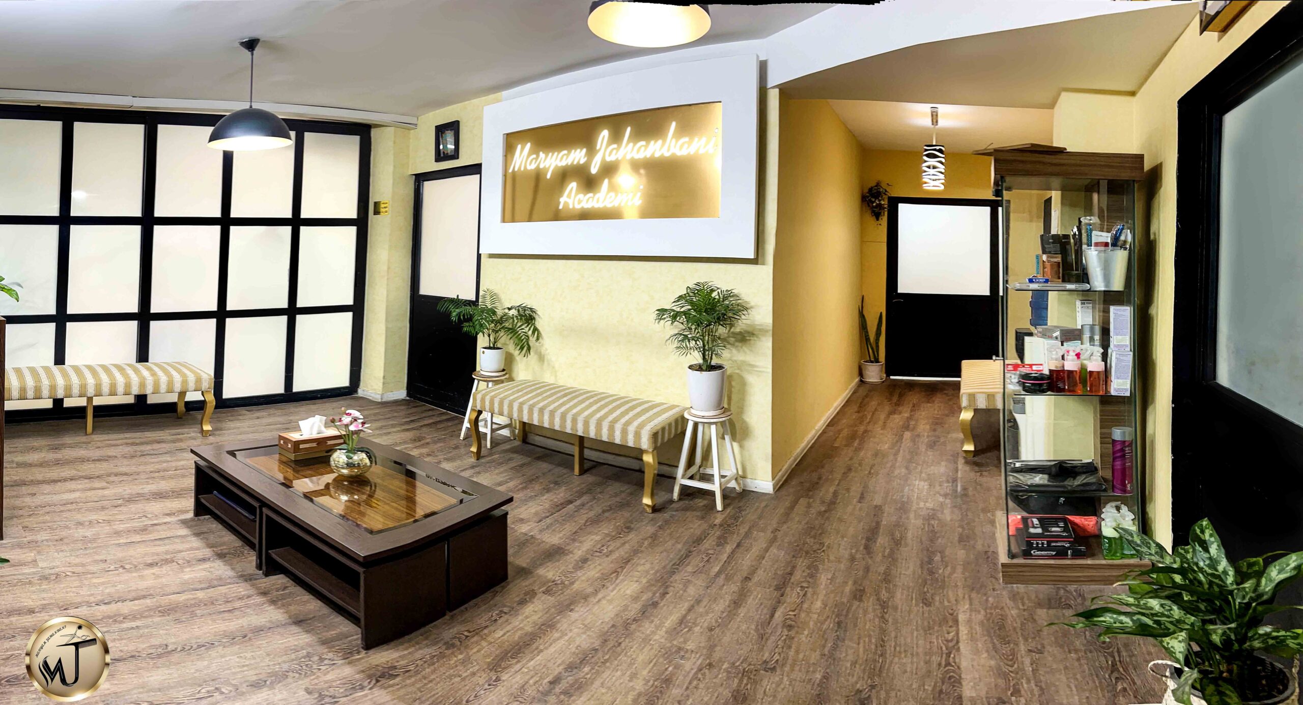 محیط آموزشگاه کوتاهی مو مریم جهانبانی